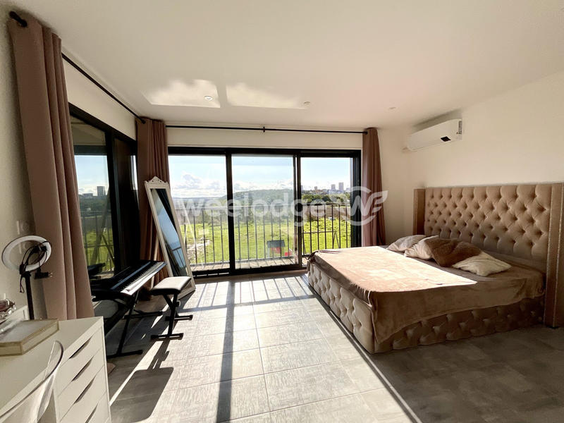 Villa - 260 m² - 9 pièces