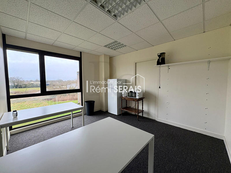 Bureau - 131 m² - 7 pièces