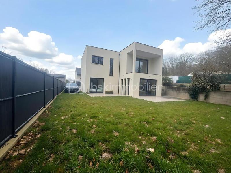 Maison - 140 m² - 6 pièces