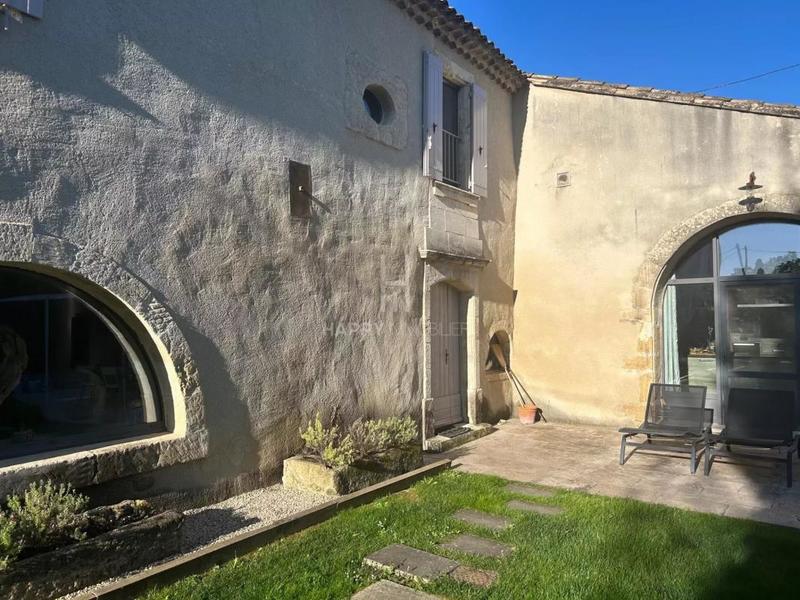 Mas - 300 m² - 8 pièces