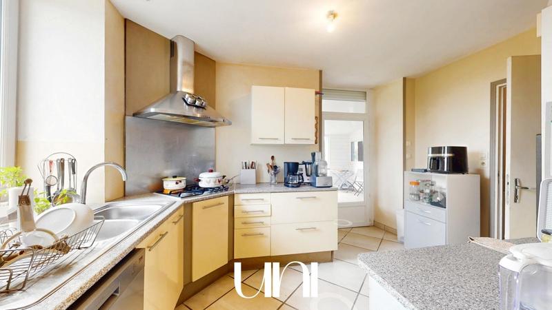 Maison - 330 m² - 10 pièces