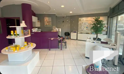 Local d'activités - 122 m² - 8 pièces