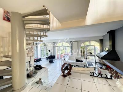 Appartement - 174 m² - 6 pièces