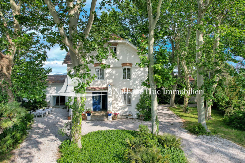 Maison - 300 m² - 7 pièces