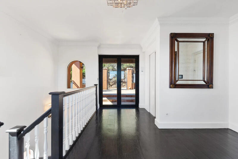 Villa - 596 m² - 13 pièces