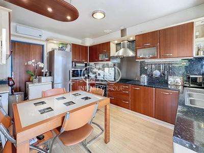 Villa - 275 m² - 9 pièces