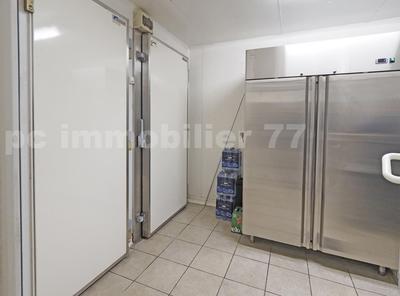 Magasins - 170 m² - 6 pièces