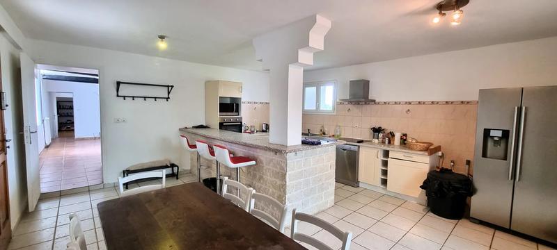 Maison - 182 m² - 9 pièces