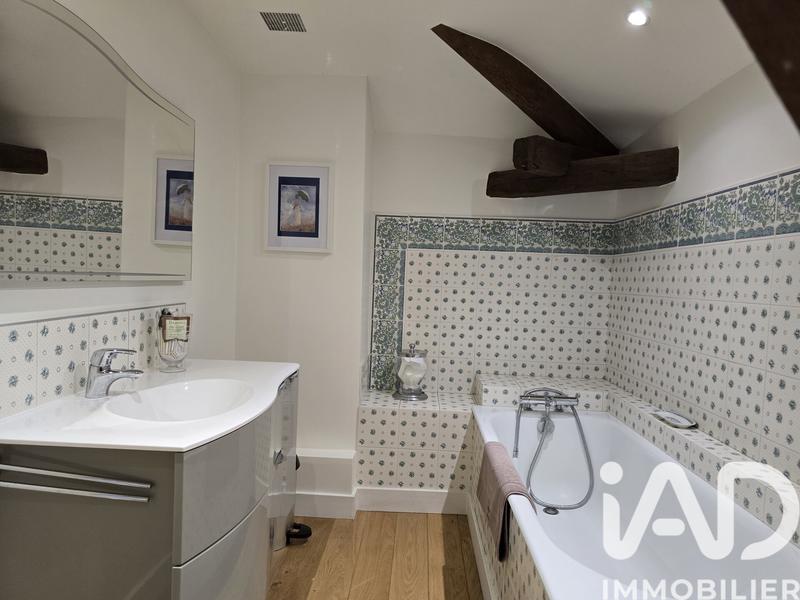 Maison - 250 m² - 10 pièces