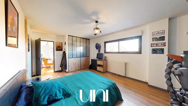 Maison - 317 m² - 9 pièces