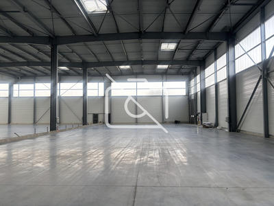 Entrepôt - 3 428 m²