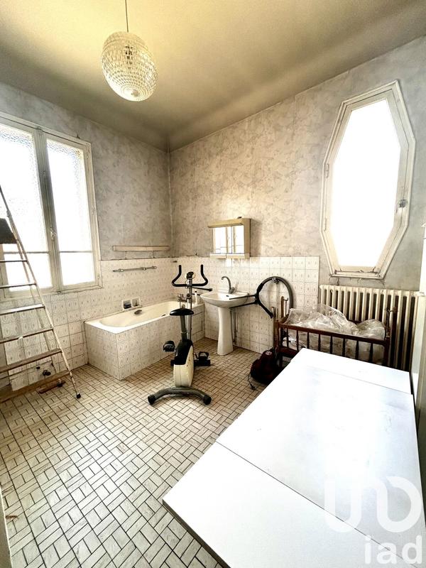 Maison - 227 m² - 9 pièces