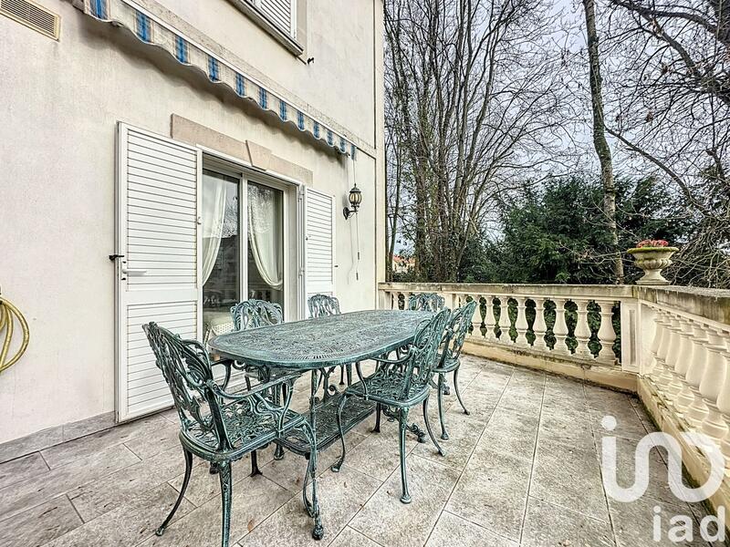 Maison - 225 m² - 6 pièces