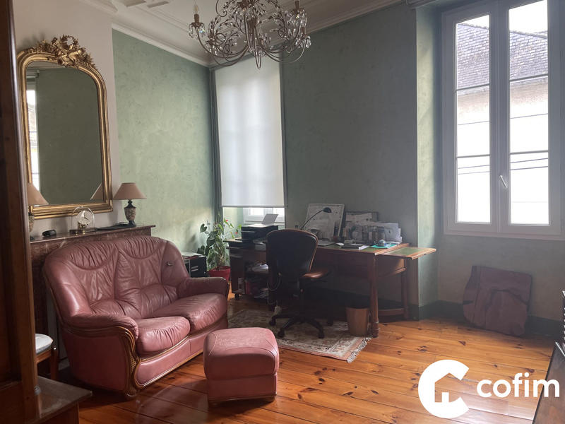 Maison - 287 m² - 10 pièces