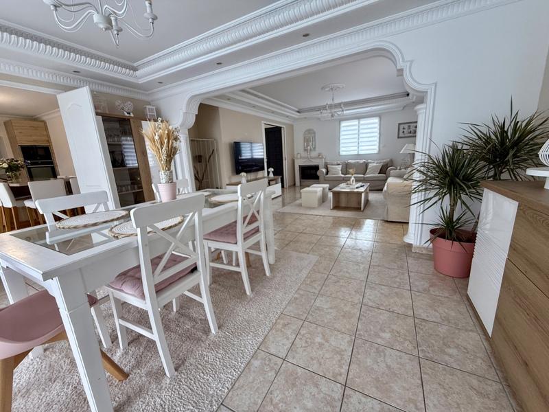 Maison - 180 m² - 9 pièces