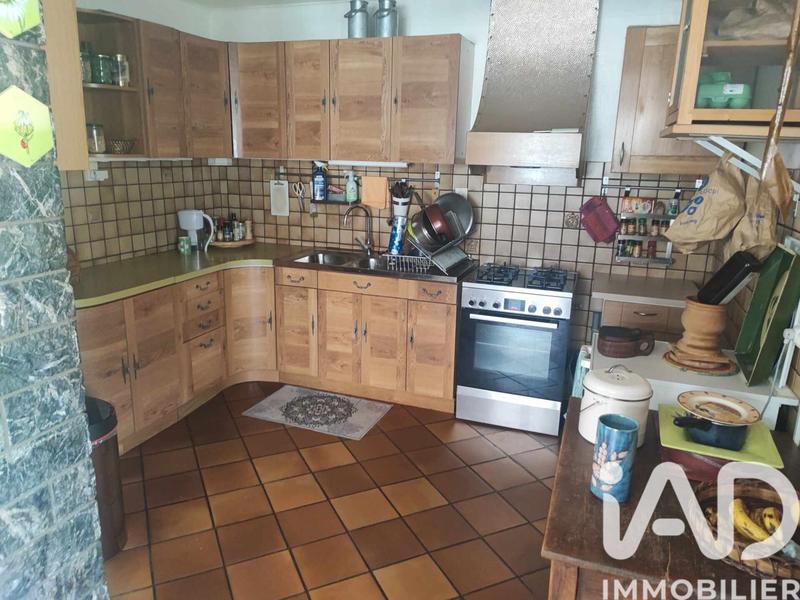 Maison - 179 m² - 15 pièces