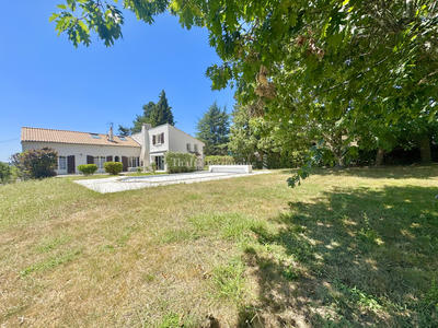 Maison - 200 m² - 8 pièces