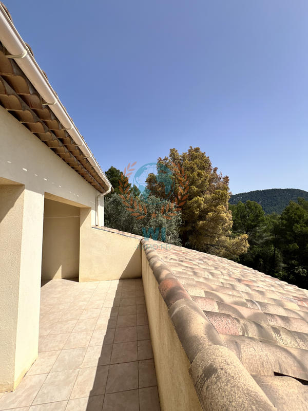 Maison - 210 m² - 6 pièces