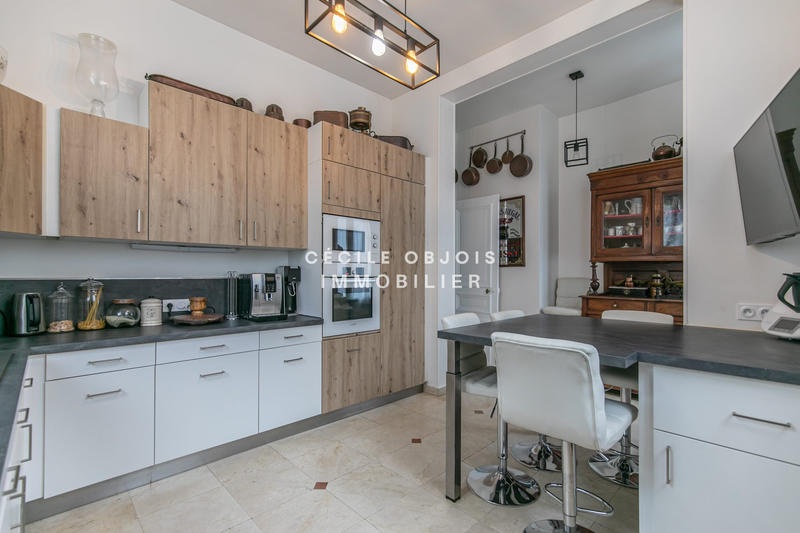 Maison - 272 m² - 11 pièces