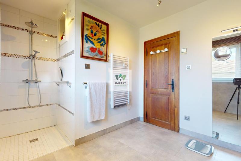 Villa - 231 m² - 8 pièces