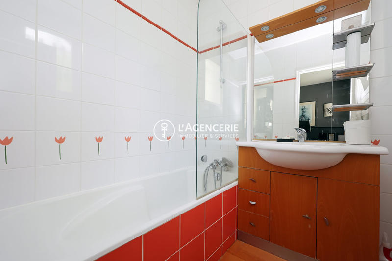 Maison - 260 m² - 10 pièces