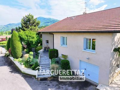 Maison - 266 m² - 8 pièces