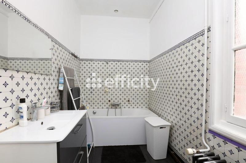 Maison - 248 m² - 10 pièces