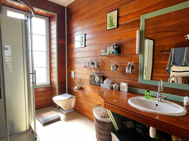 Maison - 330 m² - 8 pièces