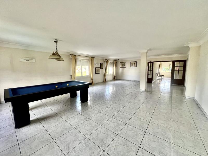 Villa - 280 m² - 9 pièces