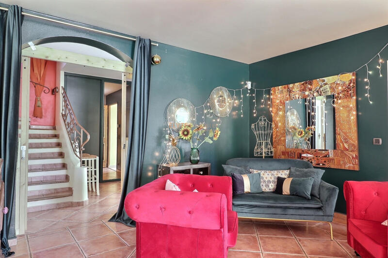 Bastide - 334 m² - 9 pièces