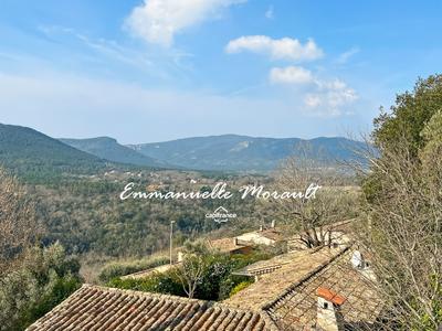 Propriété - 152 m² - 6 pièces