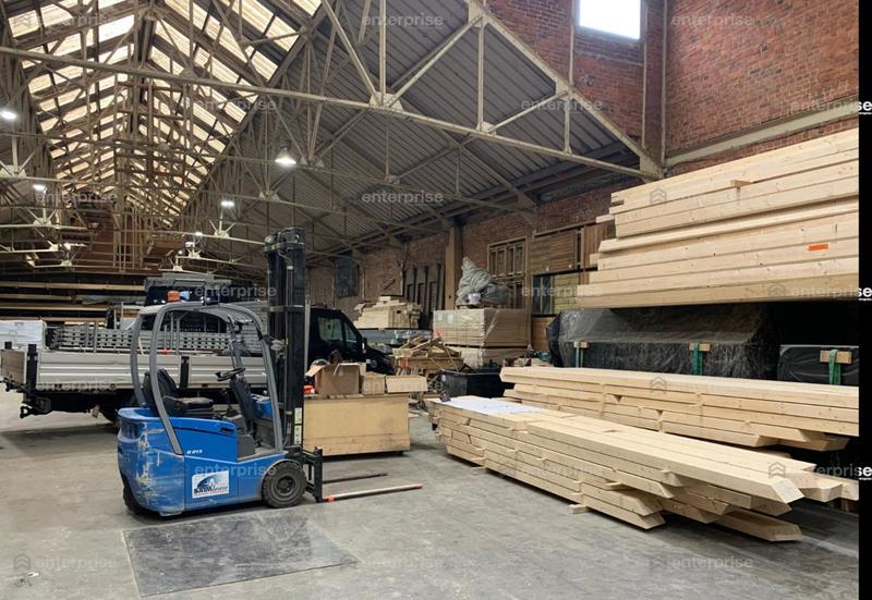 Local d'activité / Entrepôt - 1 300 m²