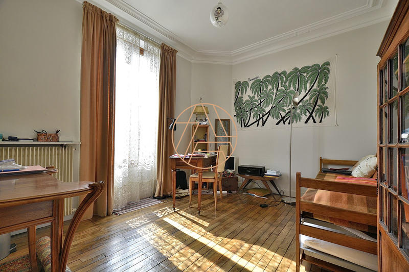 Maison - 203 m² - 9 pièces