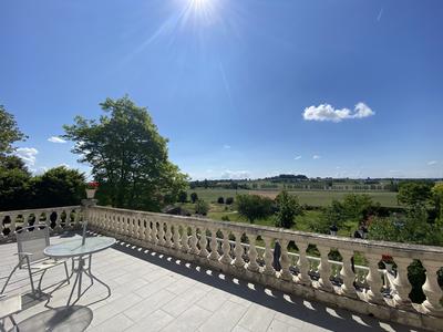 Maison - 276 m² - 9 pièces