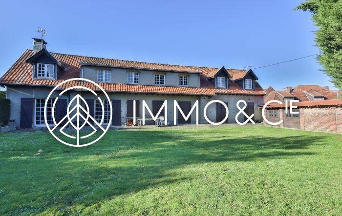 Maison - 260 m² - 6 pièces