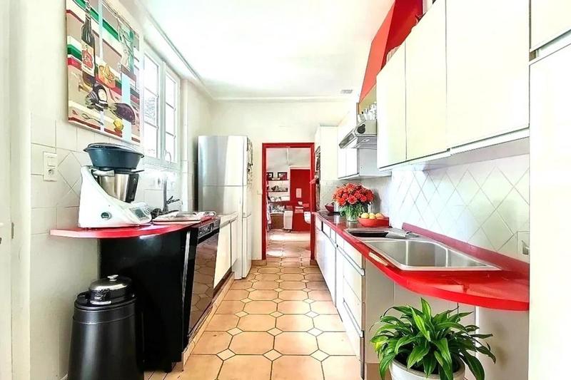 Maison - 257 m² - 9 pièces