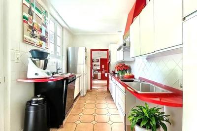 Maison - 257 m² - 9 pièces