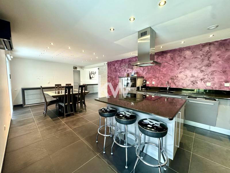Maison - 180 m² - 6 pièces