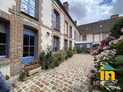 Demeure - 220 m² - 8 pièces