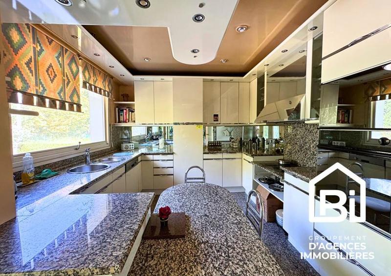 Maison - 145 m² - 6 pièces