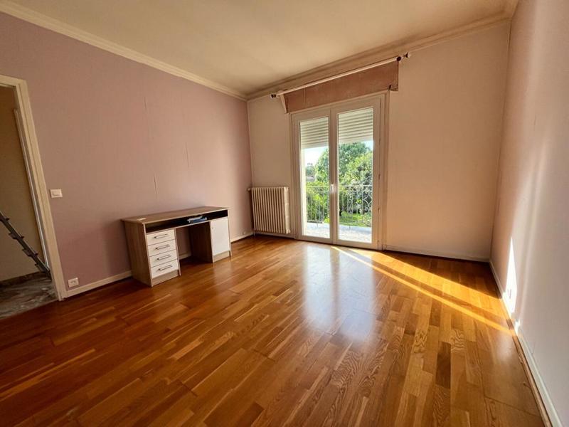 Maison - 220 m² - 10 pièces