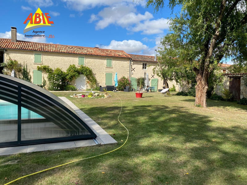 Maison - 246 m² - 7 pièces