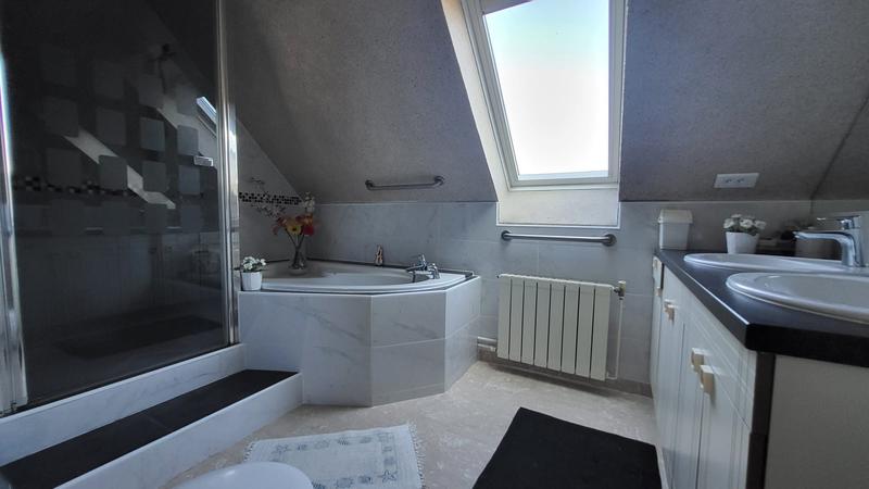 Maison - 128 m² - 7 pièces