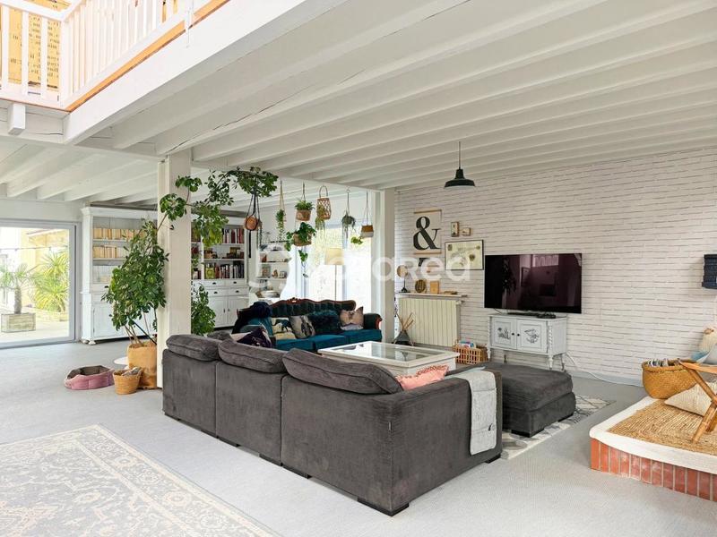 Maison - 471 m² - 8 pièces