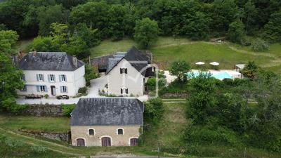 Propriété - 537 m² - 18 pièces