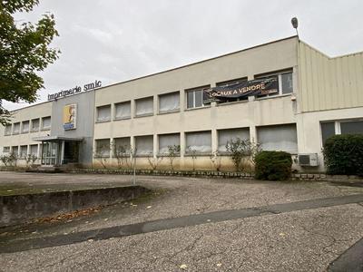 Entrepôt - 5 500 m² - 20 pièces