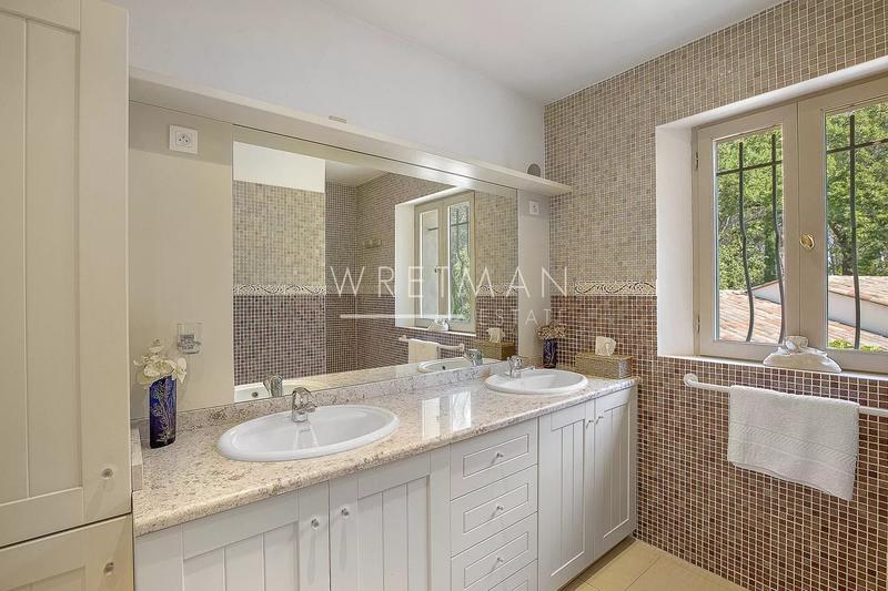 Villa - 436 m² - 5 pièces