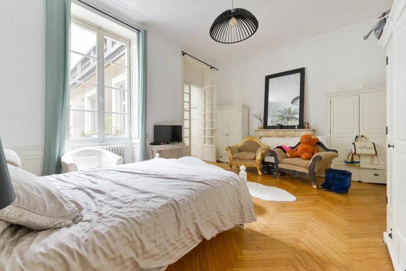 Appartement - 220 m² - 8 pièces