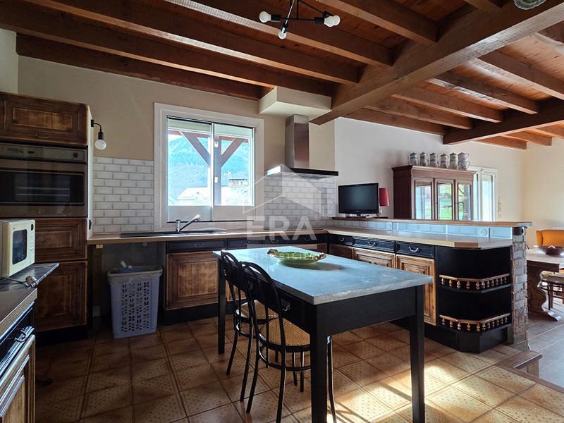 Maison - 301 m² - 12 pièces