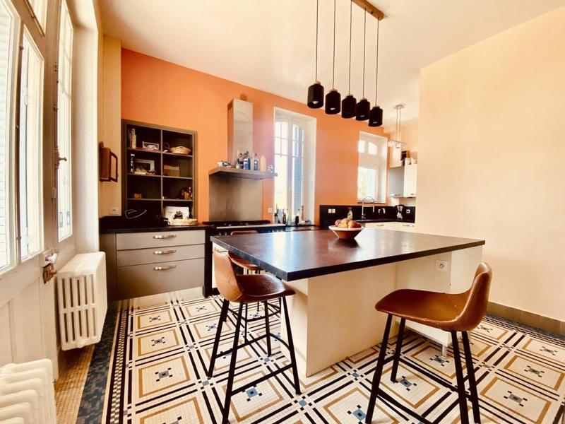 Maison de maîtres - 254 m² - 10 pièces